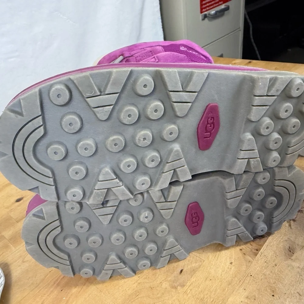 Ugg Australia Bobbey winter snow boots magenta and gray color combination size 5